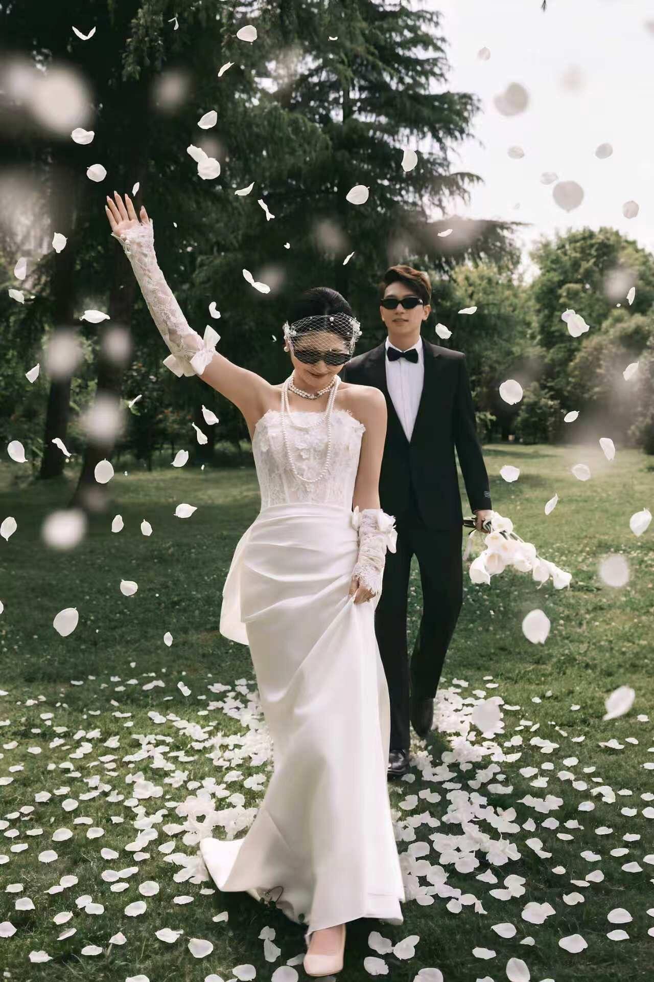 森系婚纱风格 AI 合成示意，非真实客户成片